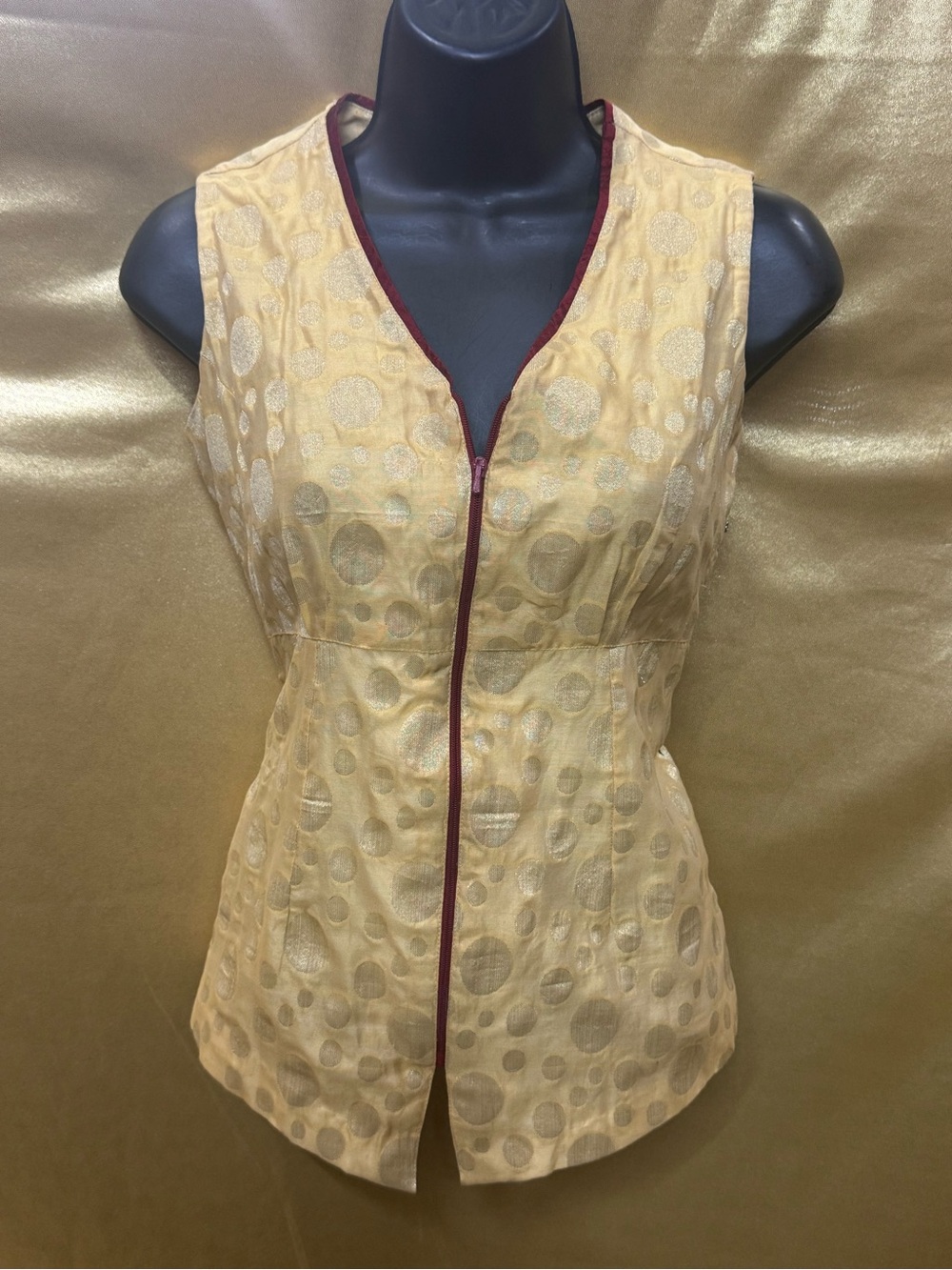 Stunning STELATINA Gold Jacquard Sleeveless Vest Size‎ XS